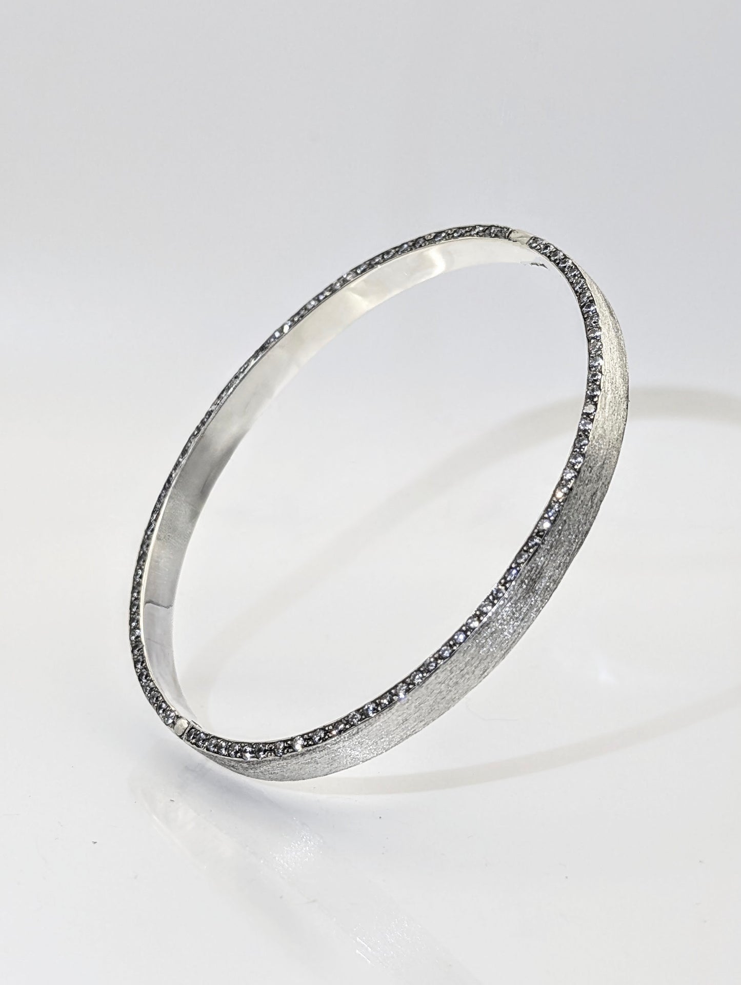 Brazalete con circonitas · Plata de Ley 925 · 7 mm