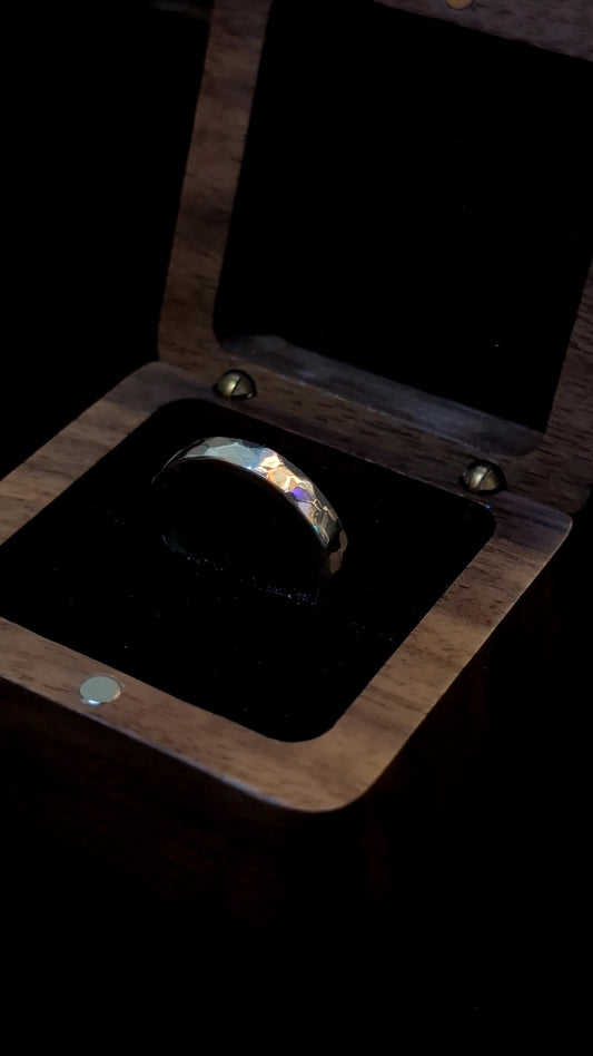 Anillo Martelé · Plata de Ley 925 · 4 mm