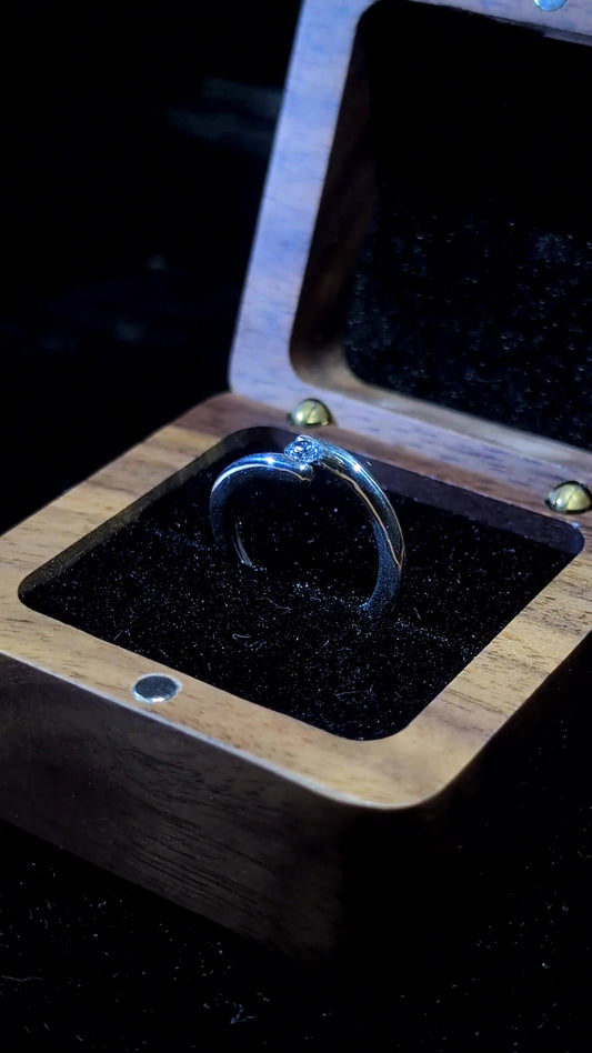 Anillo Tensión Fino · Plata de Ley 925 · 2 mm