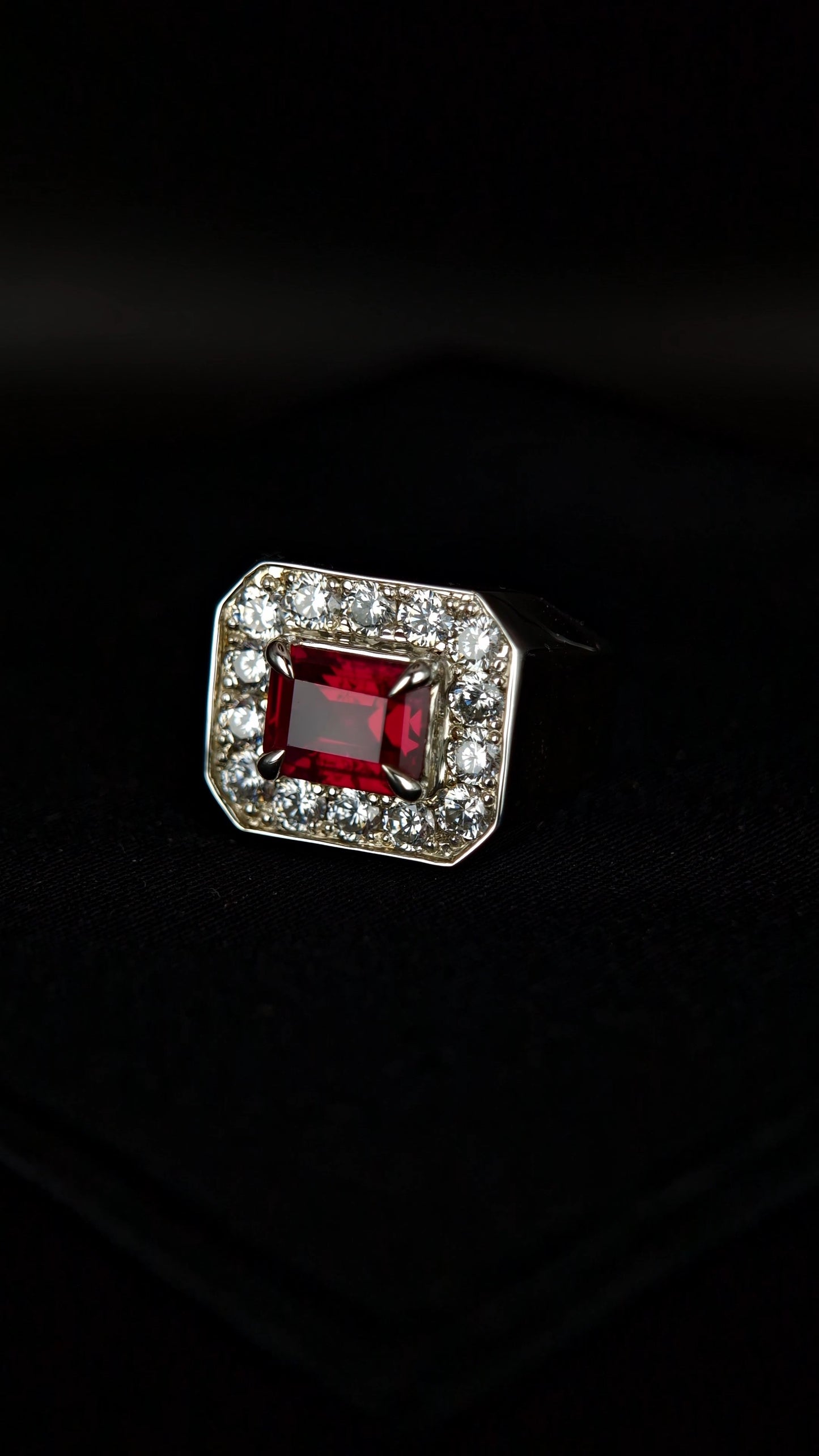 Sello Maroto 02 · Anillo con rubí central · Plata 925Ge