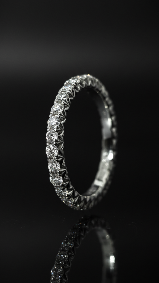Eternity Diamantes · Anillo con gravado lateral · Oro blanco 18k