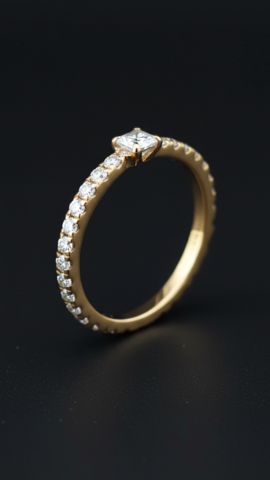 Eternity Princesa · Anillo con moissanita central · Plata 925Ge