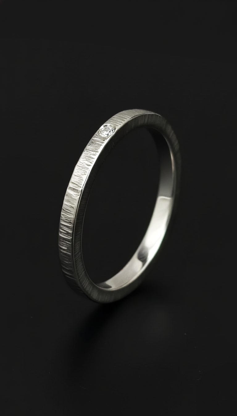 Martelé 02 · Anillo martelé lineal · Plata 925Ge
