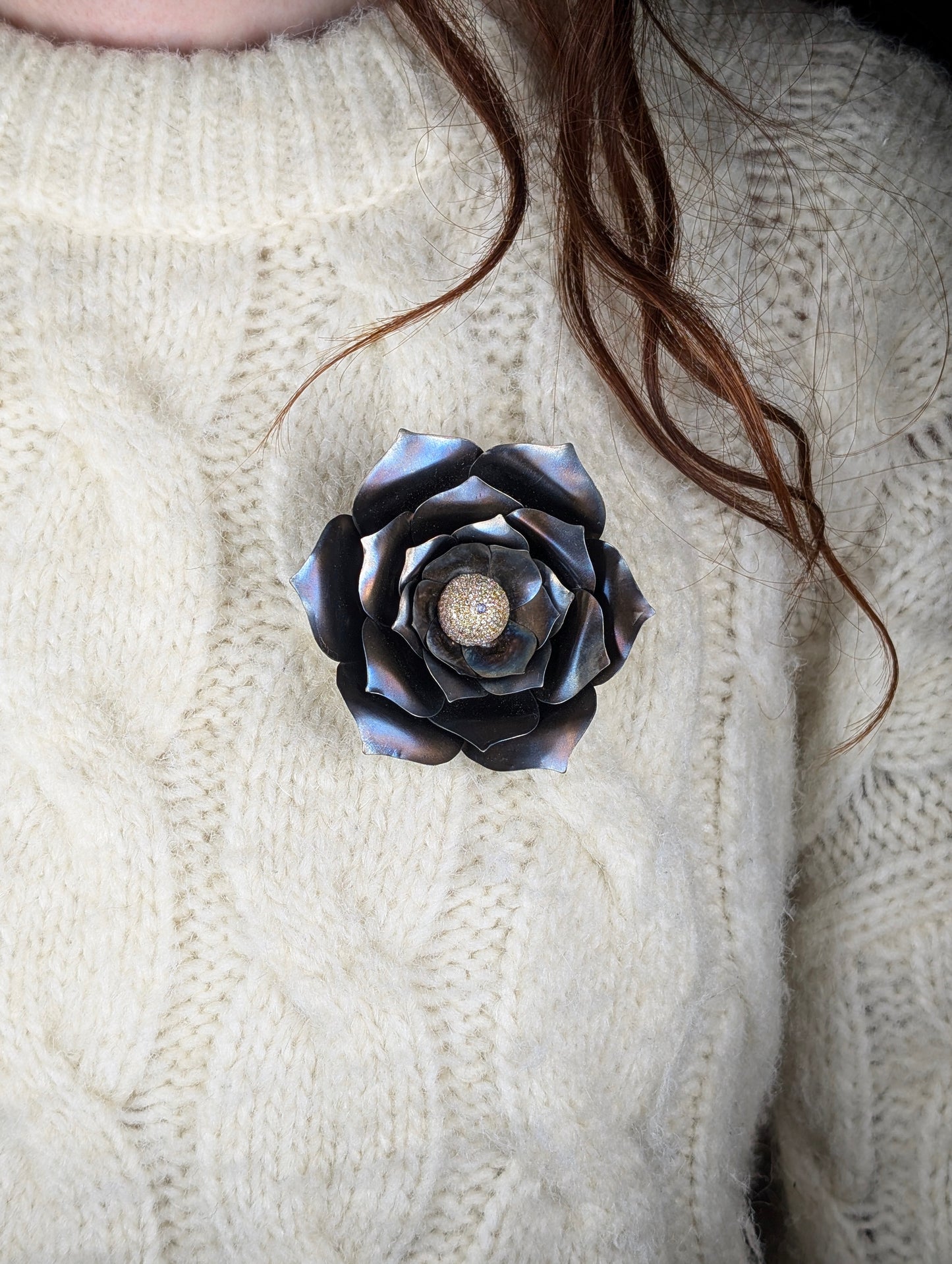 Broche Flor · Plata de Ley 925 y Titanio