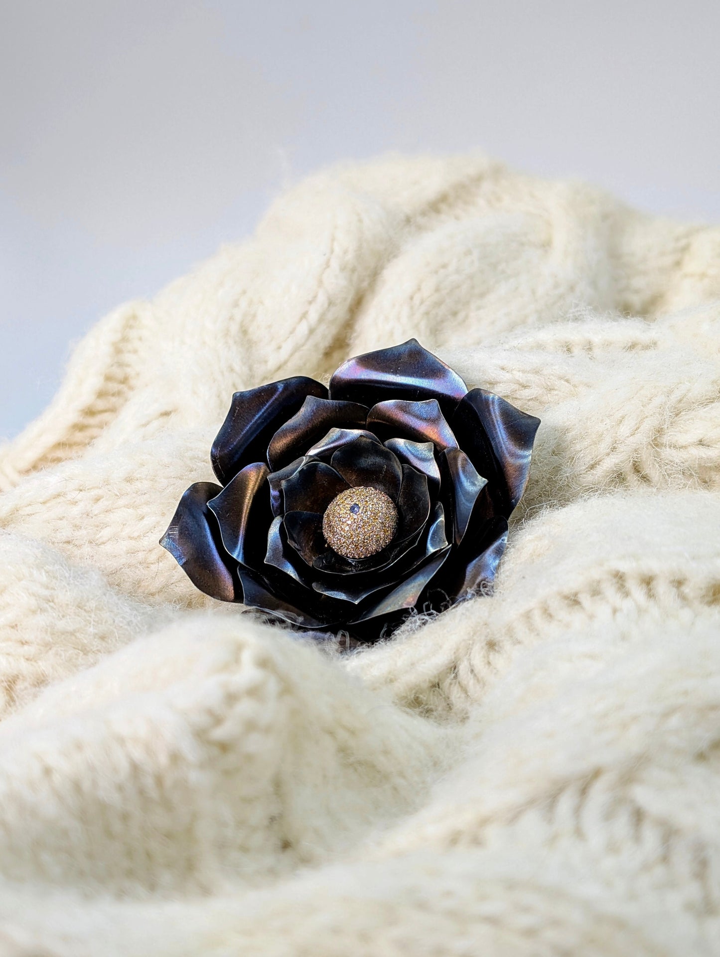 Broche Flor · Plata de Ley 925 y Titanio